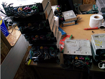 ECU Scania WABCO -4460040850 .4S/4M-4460044230. 4460044040.6S/6M4460034160.: hình 4 ECU Scania WABCO -4460040850 .4S/4M-4460044230. 4460044040.6S/6M4460034160.: hình 4