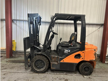 Xe nâng diesel DOOSAN