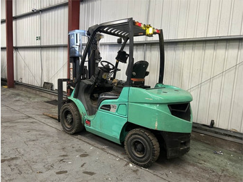 Xe nâng diesel Mitsubishi FD30NT: hình 3 Xe nâng diesel Mitsubishi FD30NT: hình 3