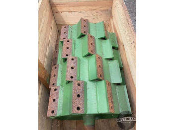 Đính kèm máy gặt JOHN DEERE