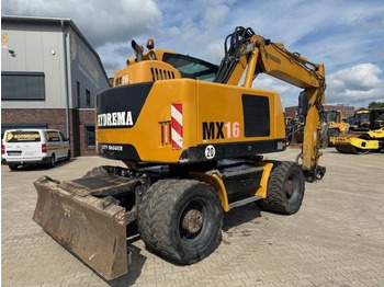 Máy xúc bánh lốp HYDREMA