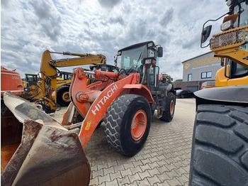Máy xúc lật bánh lốp HITACHI ZW180