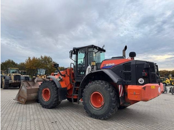 Máy xúc lật bánh lốp HITACHI ZW250