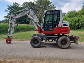 Máy xúc bánh lốp TAKEUCHI