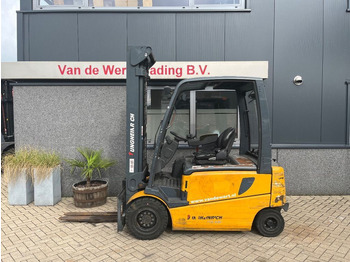 Xe nâng điện JUNGHEINRICH EFG