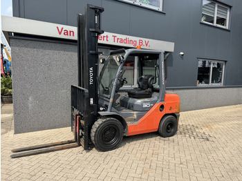 Xe nâng diesel Toyota 02-8 FDF 30: hình 2