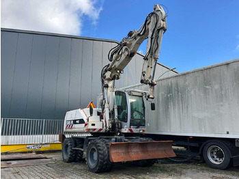 Máy xúc bánh lốp ATLAS