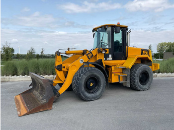 Máy xúc lật bánh lốp JCB 426