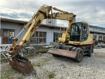 Máy xúc lật bánh lốp KOMATSU PW130