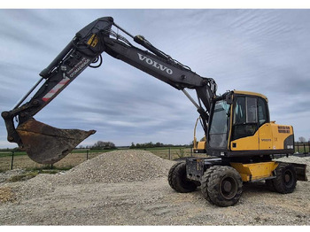 Máy xúc bánh lốp VOLVO