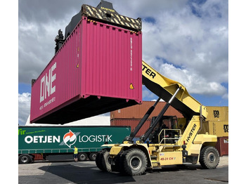 Xe tiếp cận xếp chồng HYSTER