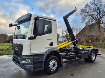 Xe tải nâng móc MAN TGM 15.290