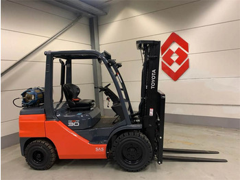 Xe nâng gas TOYOTA FGF 30