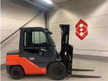 Xe nâng diesel TOYOTA