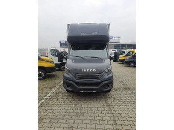 Xe van thùng mui bạt IVECO Daily