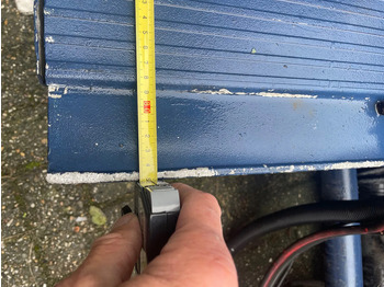 Cho thuê Kässbohrer 1500 KG Laadklep. Gebruikt Kässbohrer 1500 KG Laadklep. Gebruikt: hình 4 Cho thuê Kässbohrer 1500 KG Laadklep. Gebruikt Kässbohrer 1500 KG Laadklep. Gebruikt: hình 4