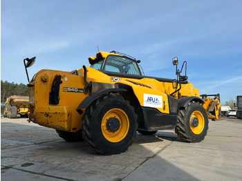 Xe nhấc hình viễn vọng kính JCB