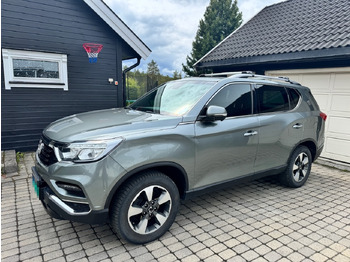 Xe hơi Ssangyong REXTON: hình 2