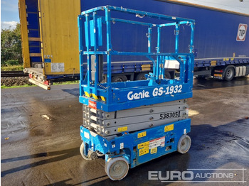 Máy nâng người hình kéo GENIE