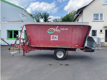 Xe trộn thức ăn gia súc BVL