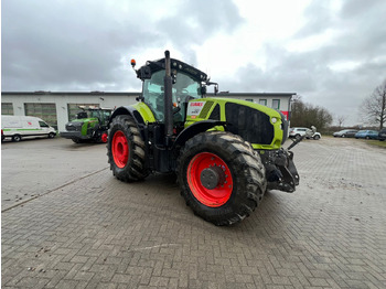 Máy cày CLAAS Axion 930