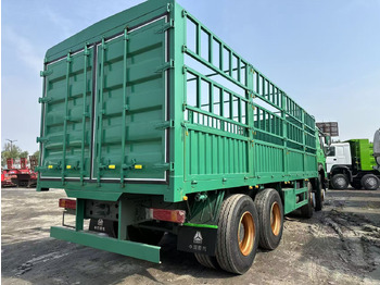 Xe tải thùng lửng/ Phẳng để vận chuyển vật liệu cồng kềnh SINOTRUK HOWO 420hp 8x4 fence truck: hình 2 Xe tải thùng lửng/ Phẳng để vận chuyển vật liệu cồng kềnh SINOTRUK HOWO 420hp 8x4 fence truck: hình 2