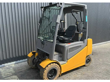 Xe nâng điện JUNGHEINRICH EFG