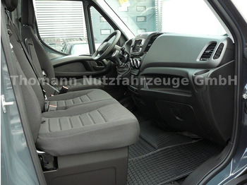 Interior photo 1: Xe tải chuyên chở tự động, Xe tải nhỏ mới Iveco Daily 35S18 Autotransporter Aut. Luftfed. NAVI Iveco Daily 35S18 Autotransporter Aut. Luftfed. NAVI
