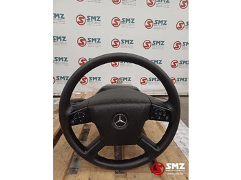Lái MERCEDES-BENZ
