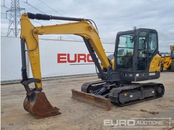 Máy xúc mini XCMG XE60GA