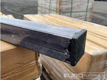 Trang thiết bị xây dựng Unused 1.7m Wide Teak Composite Fence Panel (20 Panels), 2.45m Black Aluminium Post (21 Posts), Complete With Assembly Kit: hình 4