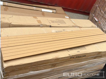Trang thiết bị xây dựng Unused 1.7m Wide Teak Composite Fence Panel (20 Panels), 2.45m Black Aluminium Post (21 Posts), Complete With Assembly Kit: hình 2
