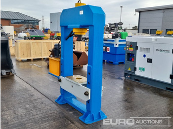 Trang thiết bị xây dựng