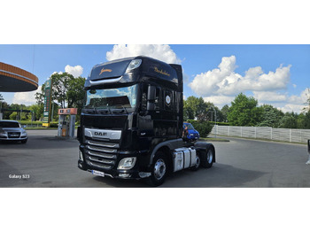 Xe đầu kéo DAF XF 106 530