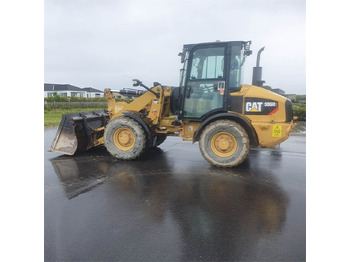 Máy xúc lật bánh lốp CATERPILLAR 906H