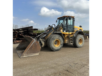 Máy xúc lật bánh lốp JCB 437