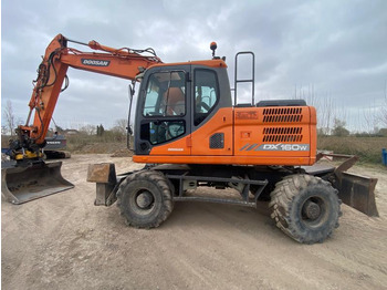 Máy xúc bánh lốp DOOSAN DX160W-3