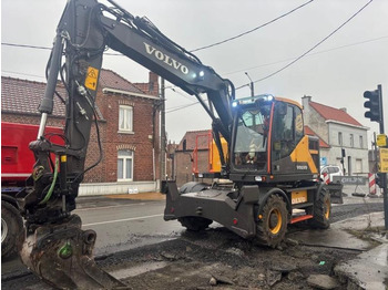 Máy xúc bánh lốp VOLVO EWR150