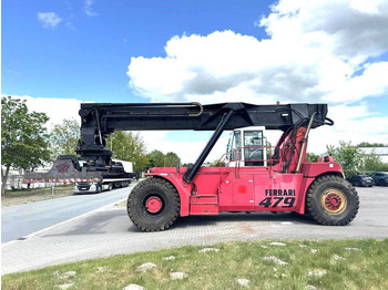 Xe tiếp cận xếp chồng