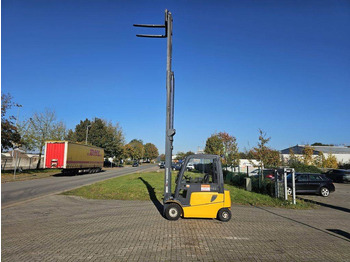 Xe nâng điện JUNGHEINRICH EFG