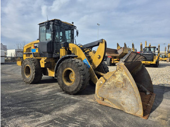 Máy xúc lật bánh lốp CATERPILLAR 926M