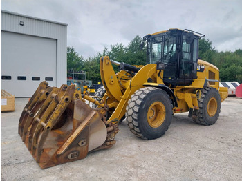 Máy xúc lật bánh lốp CATERPILLAR 930M