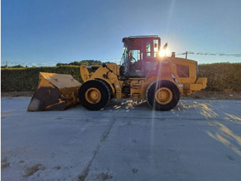 Máy xúc lật bánh lốp CATERPILLAR 938M