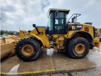 Máy xúc lật bánh lốp CATERPILLAR 950M