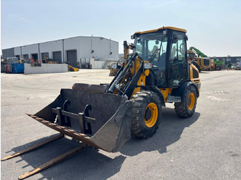 Máy xúc lật bánh lốp JCB 407