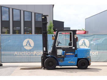 Xe nâng diesel CATERPILLAR DP