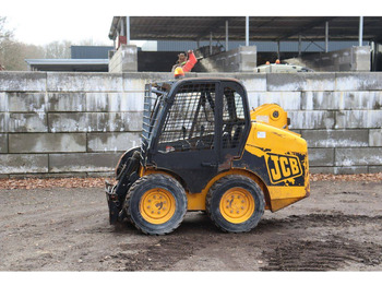 Máy xúc lật bánh lốp JCB