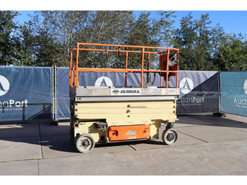 Máy nâng người hình kéo JLG