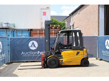 Xe nâng điện JUNGHEINRICH EFG