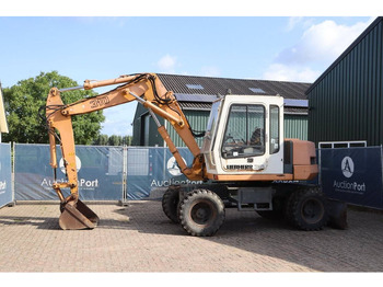 Máy xúc bánh lốp LIEBHERR